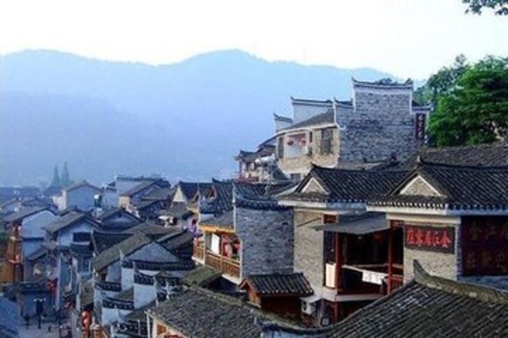 笑脸球的冒险之旅